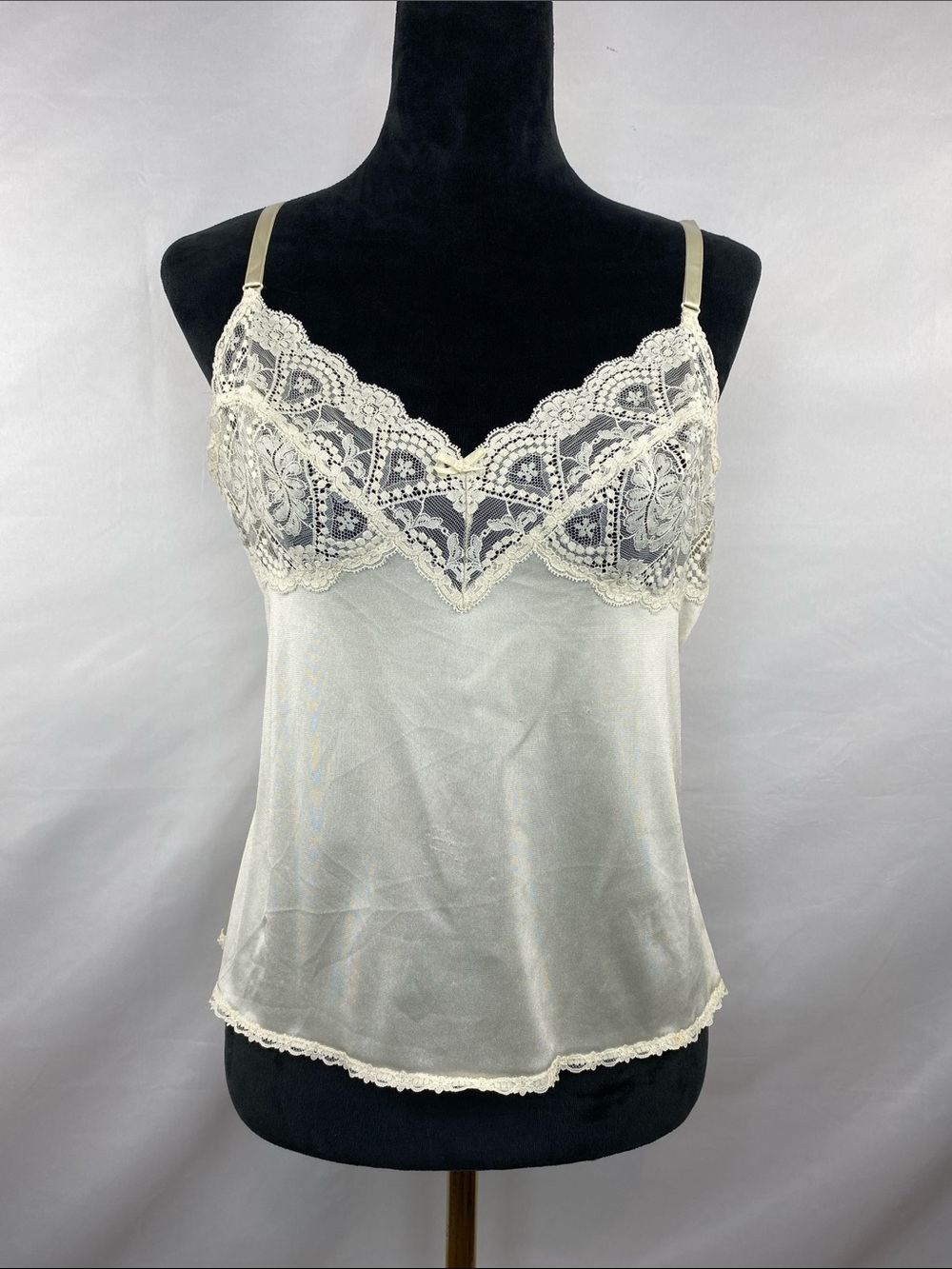 Vintage 1980’s Vassarette Silky Lace Bow Detail Camisole Size 38